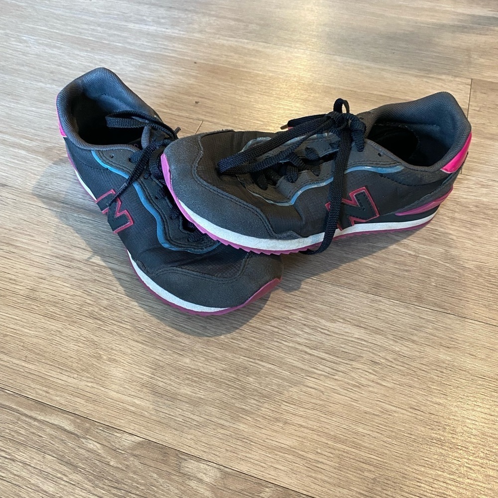 New Balance Women's Sola Sneakers pink and black size 5.5